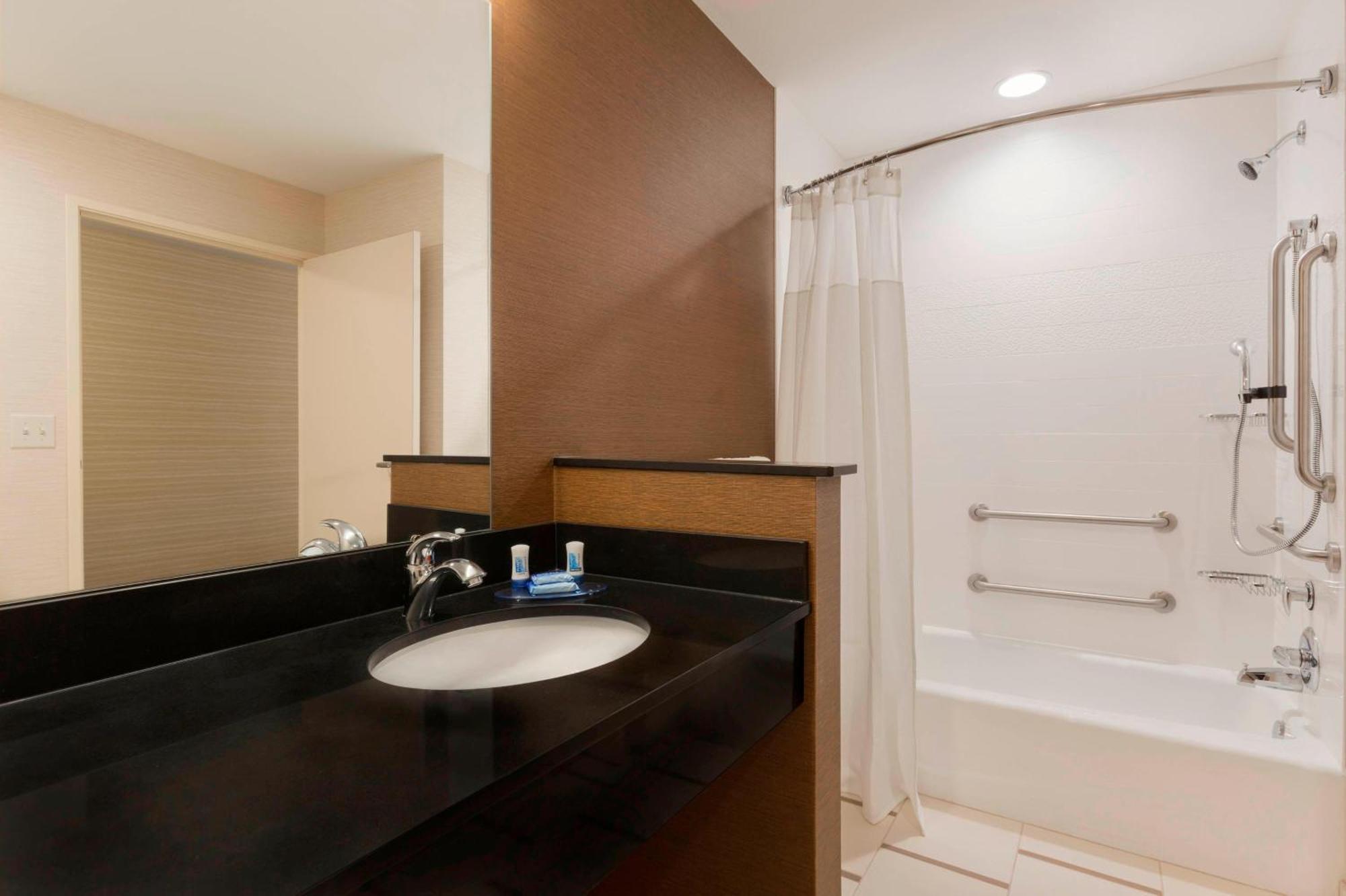 Fairfield Inn & Suites By Marriott Pittsburgh Airport/Robinson Township Exterior foto